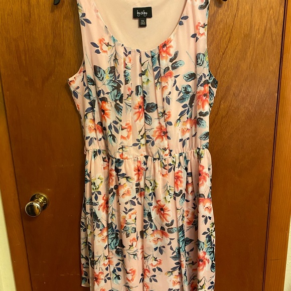 Floral Dress! - Picture 2 of 4